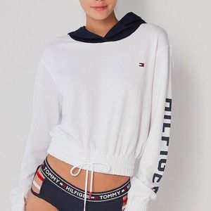 Tommy Hilfiger Cropped Navy and White Sweatshirt